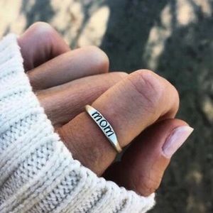 “Mom” Trendy Ring